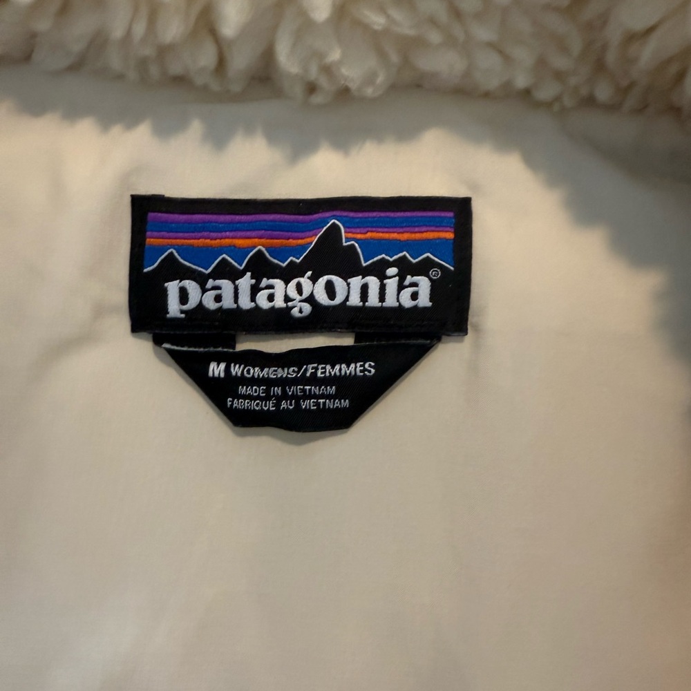 Patagonia Womans Fluffy Cream Puffer Jacket - Picture 3 of 6